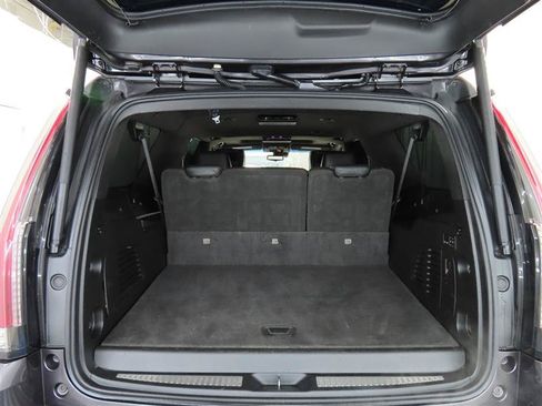 Used 2018 Cadillac Escalade ESV Platinum AWD/4WD image 12