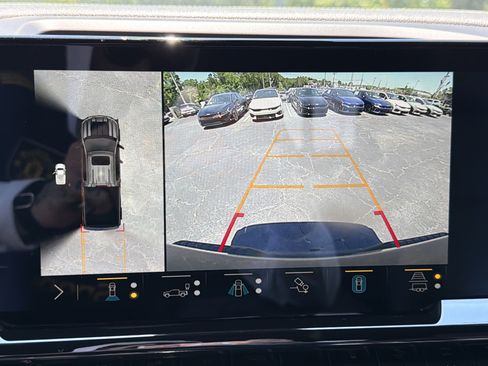 Used 2023 Chevrolet Silverado 1500 ZR2 w/ Technology Package AWD/4WD image 27