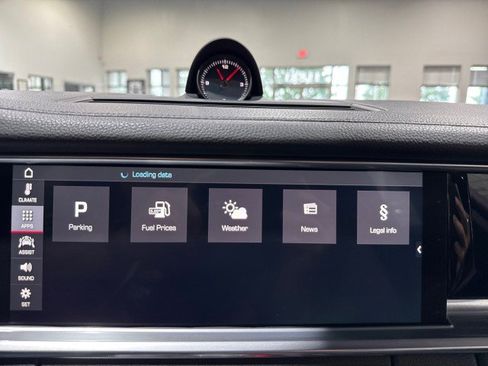 Used 2018 Porsche Panamera RWD image 81
