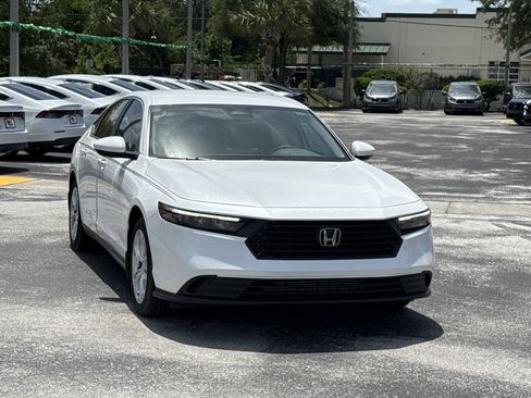 Certified 2025 Honda Accord LX image 3