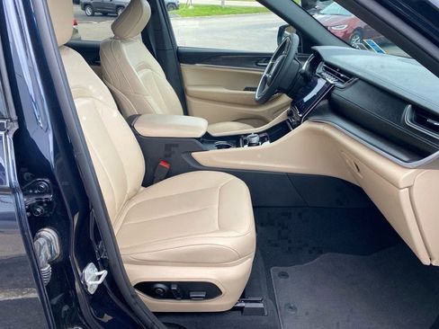 Used 2024 Jeep Grand Cherokee L Limited image 27