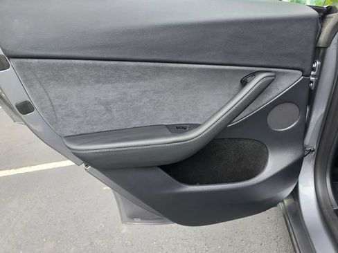 Used 2025 Tesla Model Y Long Range AWD/4WD image 29
