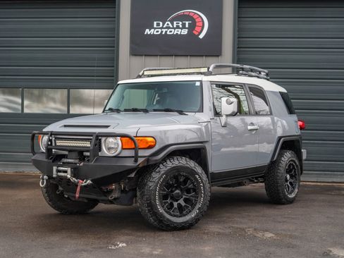 Used 2014 Toyota FJ Cruiser 4WD w/ Convenience Package image 3