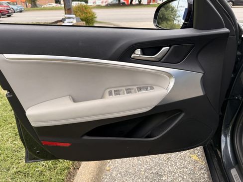 Used 2023 Genesis G70 2.0T AWD/4WD image 40