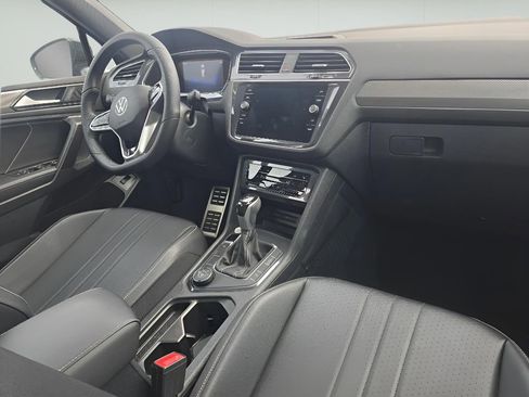 Used 2022 Volkswagen Tiguan SE R-Line image 23
