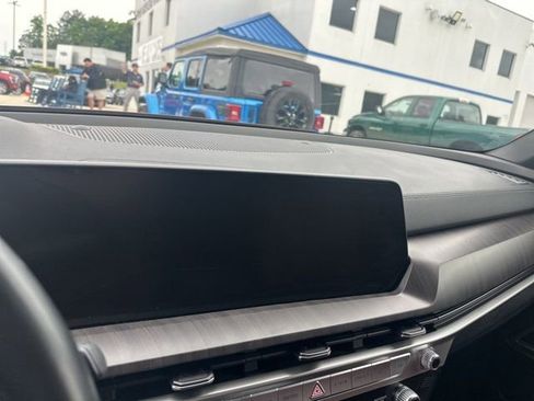 Used 2023 Kia Telluride EX w/ EX Captain's Chair Package FWD image 23