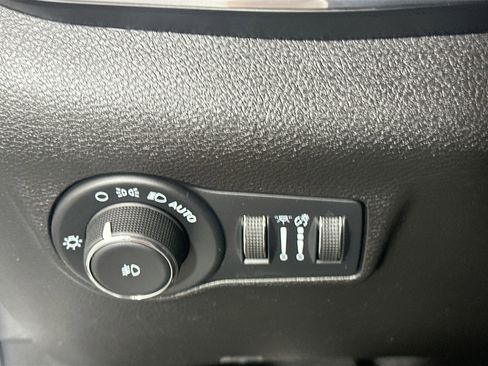 Used 2023 Jeep Compass Limited w/ Elite Group AWD/4WD image 17