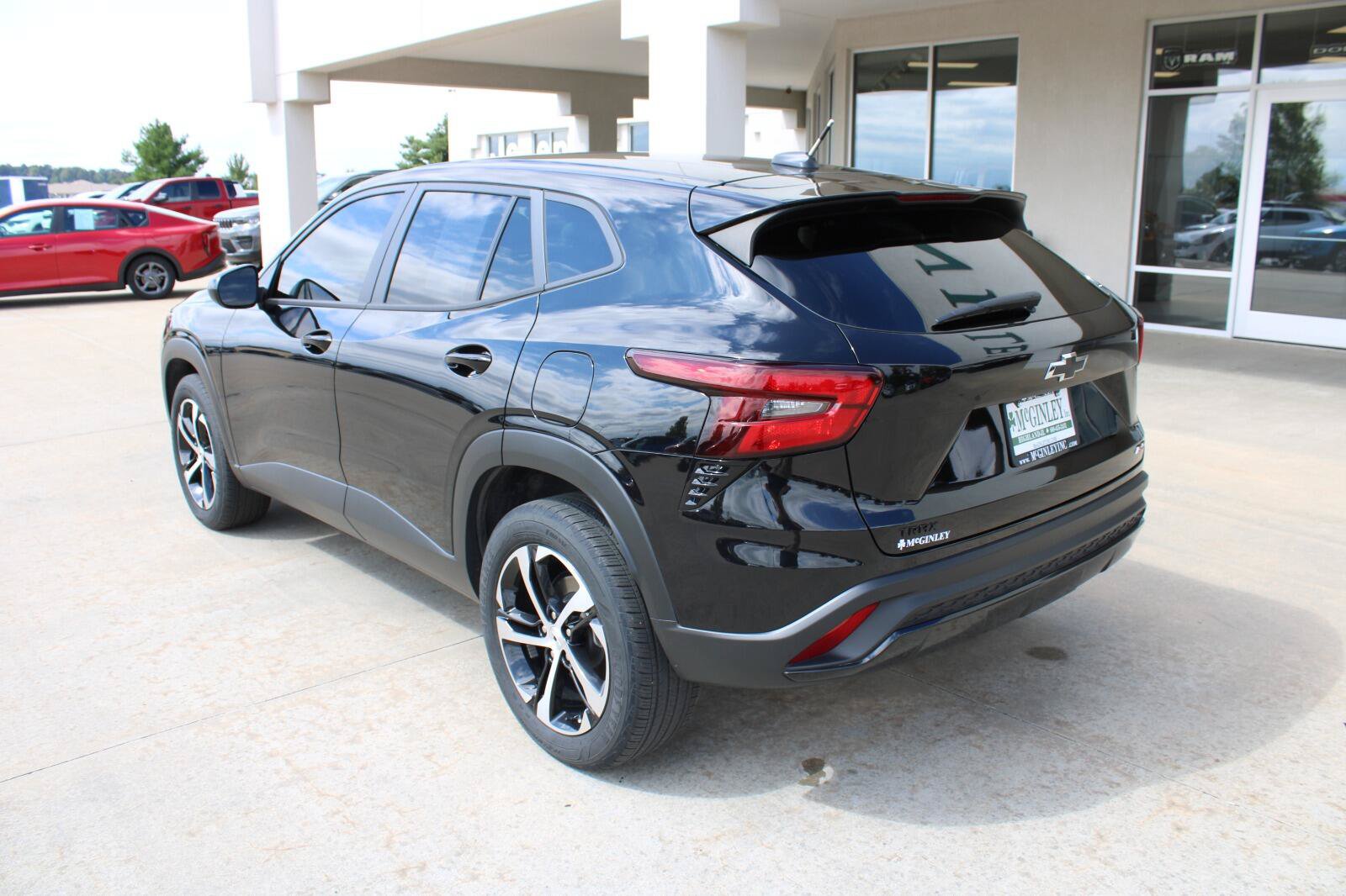 Used 2024 Chevrolet Trax RS FWD image 9