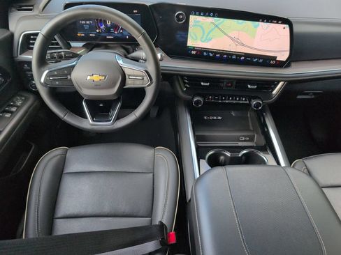 Used 2025 Chevrolet Suburban Premier AWD/4WD image 31