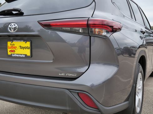 Certified 2025 Toyota Highlander LE AWD/4WD image 18