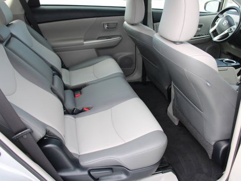 Used 2017 Toyota Prius V Five image 16