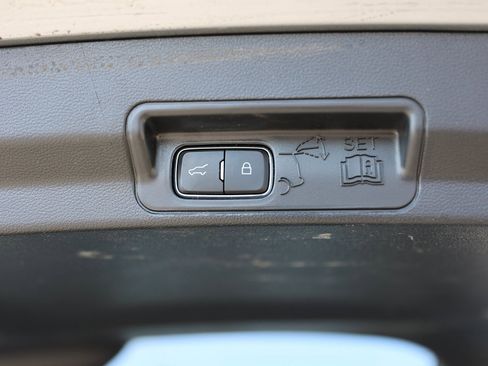 Used 2022 Ford Explorer XLT w/ Class IV Trailer Tow Package image 17