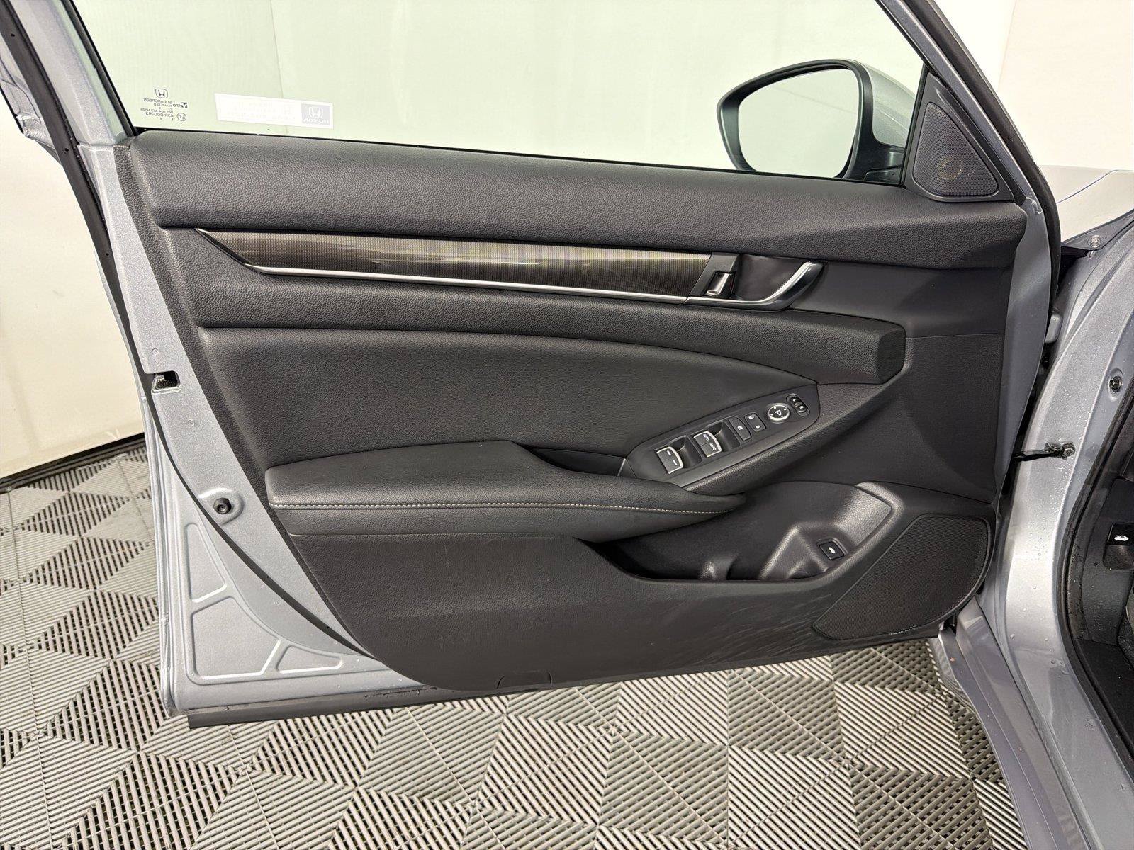 Used 2019 Honda Accord Sport image 8