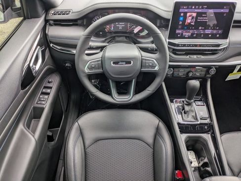 New 2026 Jeep Compass Latitude image 14