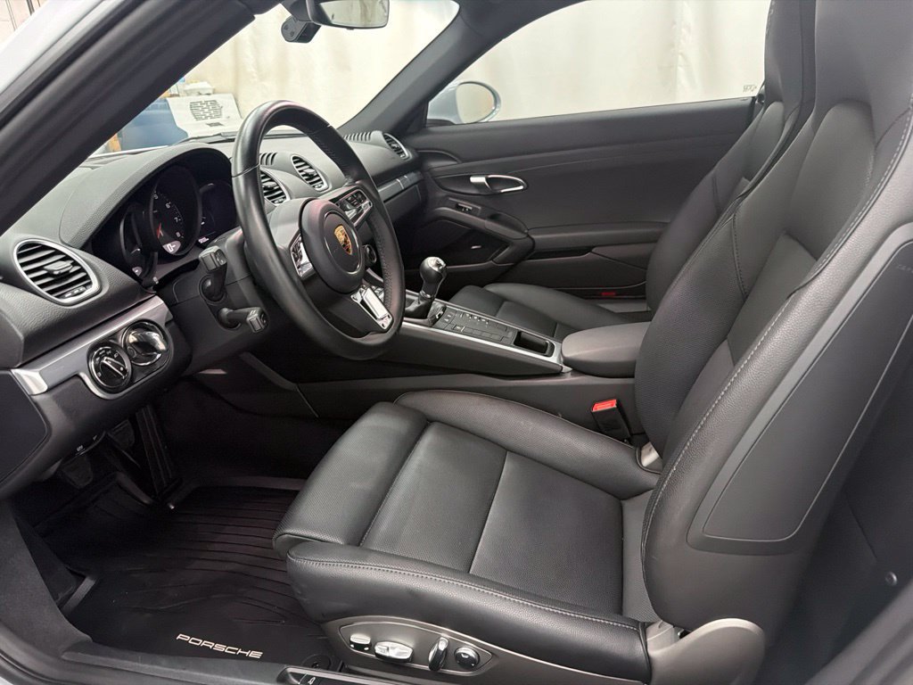 Used 2025 Porsche 718 Cayman RWD image 14