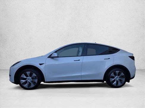 Used 2021 Tesla Model Y Long Range image 9