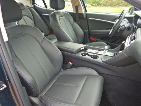 Used 2025 Genesis G70 2.5T image 16