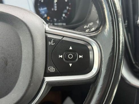 Used 2018 Volvo XC60 T6 Momentum w/ Convenience Package AWD/4WD image 16