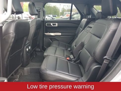 Used 2022 Ford Explorer XLT w/ Equipment Group 202A AWD/4WD image 25