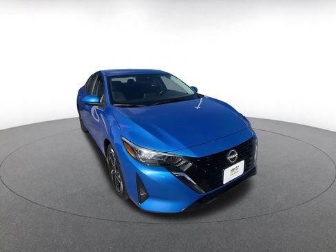 Used 2025 Nissan Sentra SV image 3