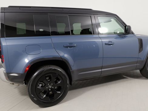 Used 2024 Land Rover Defender 110 S image 28