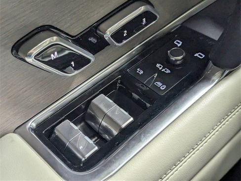 Used 2023 Land Rover Range Rover SE image 16