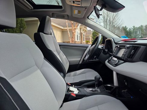 Used 2018 Toyota RAV4 XLE w/ Plus Extra Value Package image 17