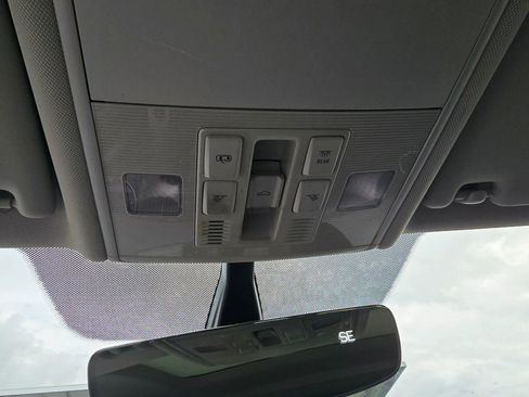 Used 2018 Volkswagen Golf SE image 19