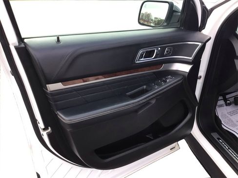 Used 2018 Ford Explorer Platinum image 20