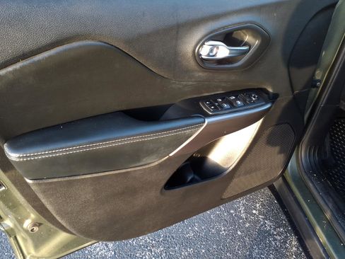 Used 2020 Jeep Cherokee Latitude image 16