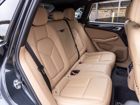 Certified 2023 Porsche Macan AWD/4WD image 58