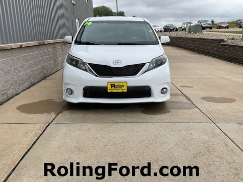 Used 2014 Toyota Sienna SE image 4