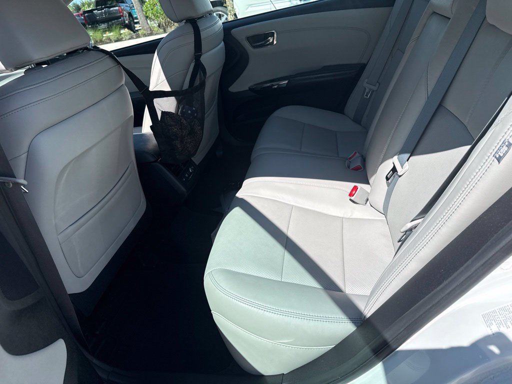 Used 2015 Toyota Avalon Limited FWD image 5