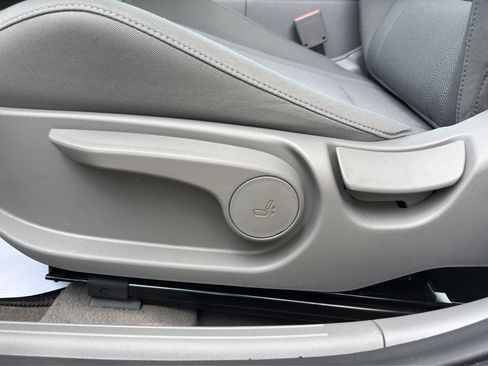 Certified 2026 Hyundai Elantra SE w/ Cargo Package FWD image 11