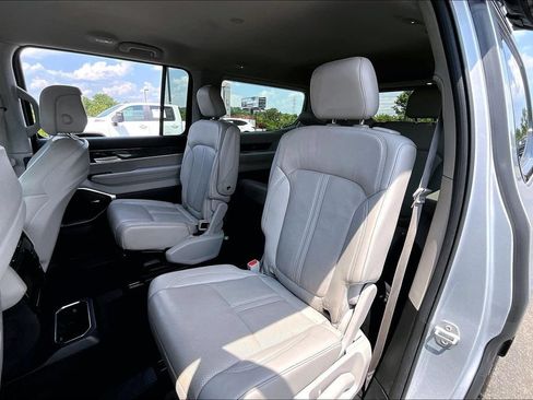 Used 2022 Jeep Wagoneer Series III w/ Flexible Seating Group RWD image 24