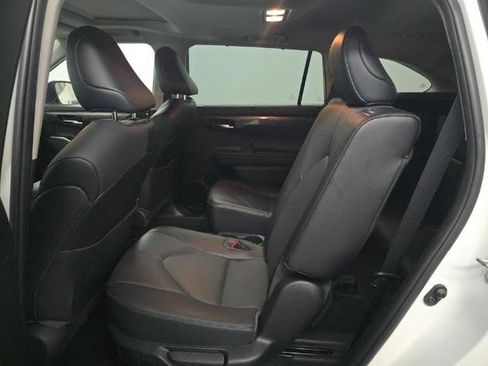 Used 2023 Toyota Highlander Limited image 9