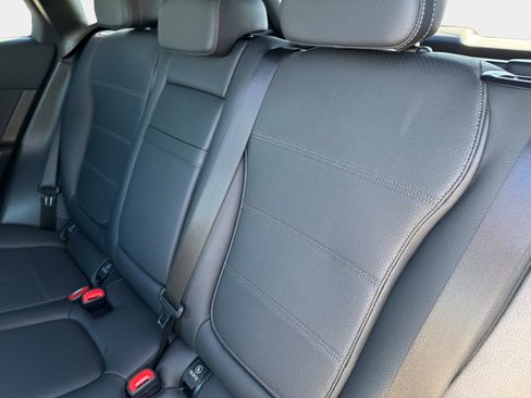 Used 2025 Mercedes-Benz GLC 300 image 31