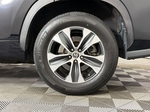 Used 2021 Toyota Highlander XLE FWD image 8