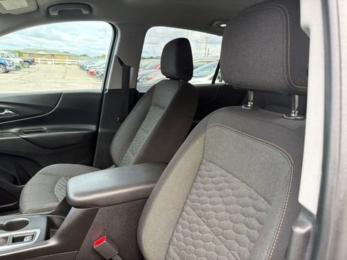 Used 2018 Chevrolet Equinox LT FWD image 14
