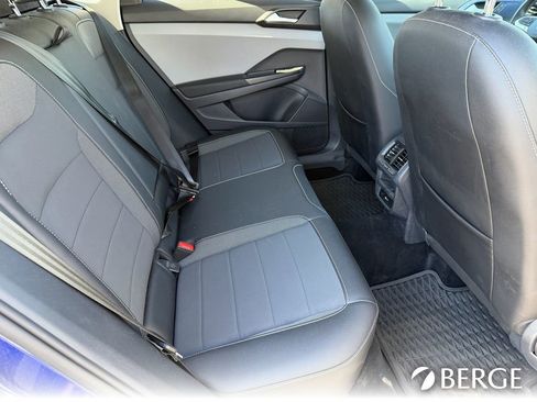 Used 2022 Volkswagen Taos SE image 17