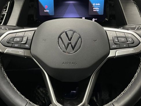 Used 2025 Volkswagen Atlas Cross Sport SE w/ Panoramic Sunroof Package image 17