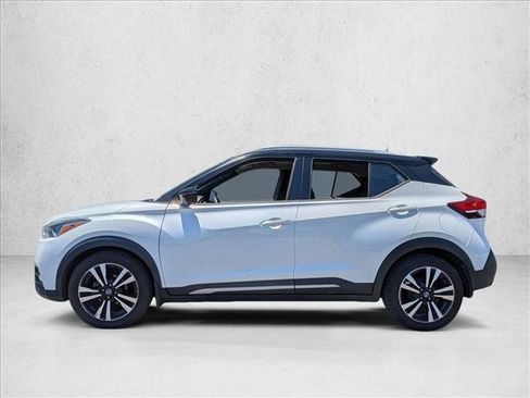 Used 2018 Nissan Kicks SR FWD image 2