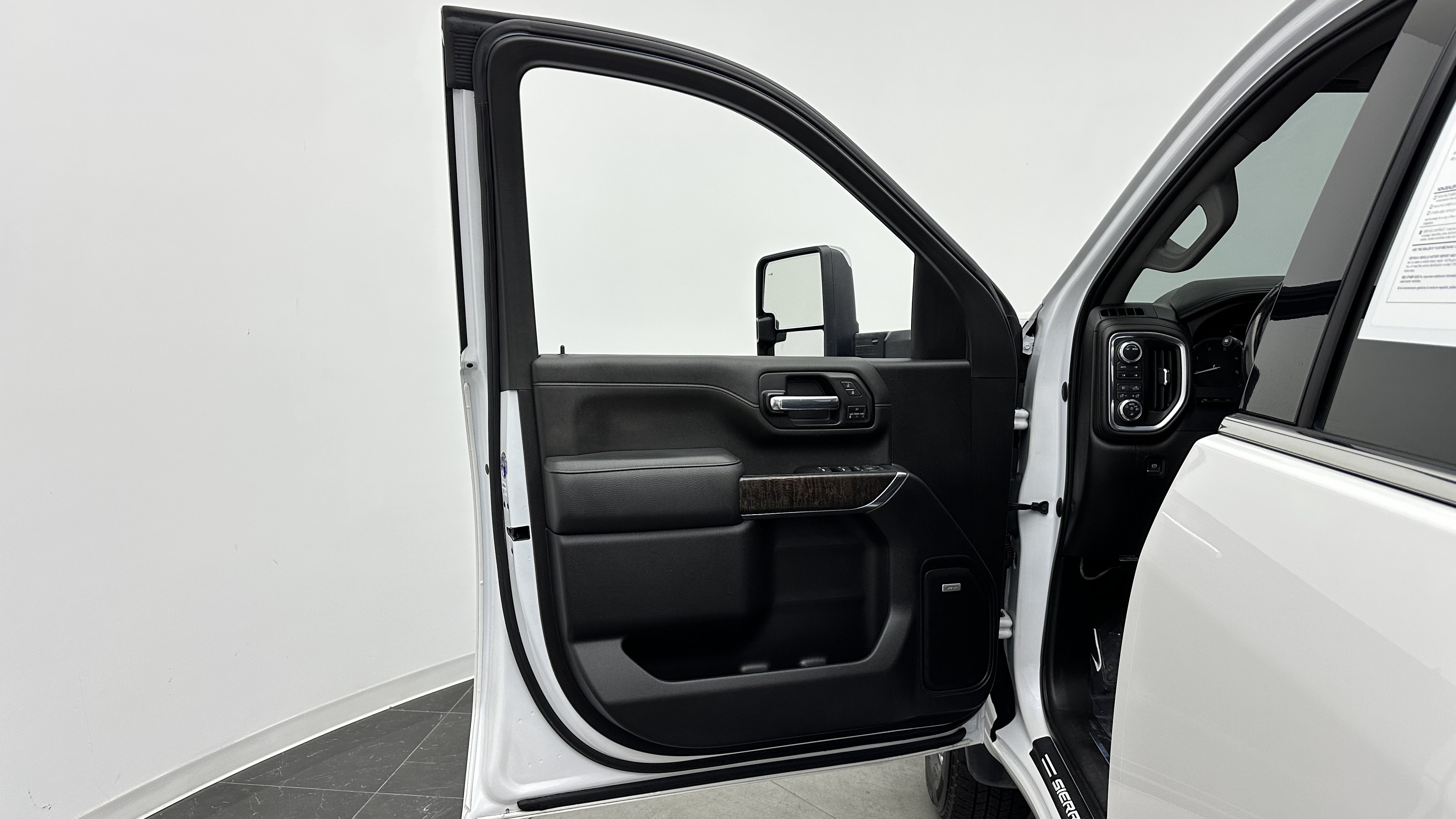 Used 2022 GMC Sierra 3500 Denali w/ Denali Ultimate Package AWD/4WD image 12