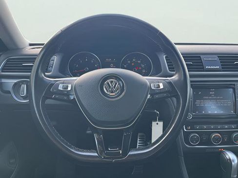 Used 2018 Volkswagen Passat 2.0T R-Line FWD image 17