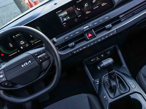 Certified 2025 Kia K4 FWD image 18