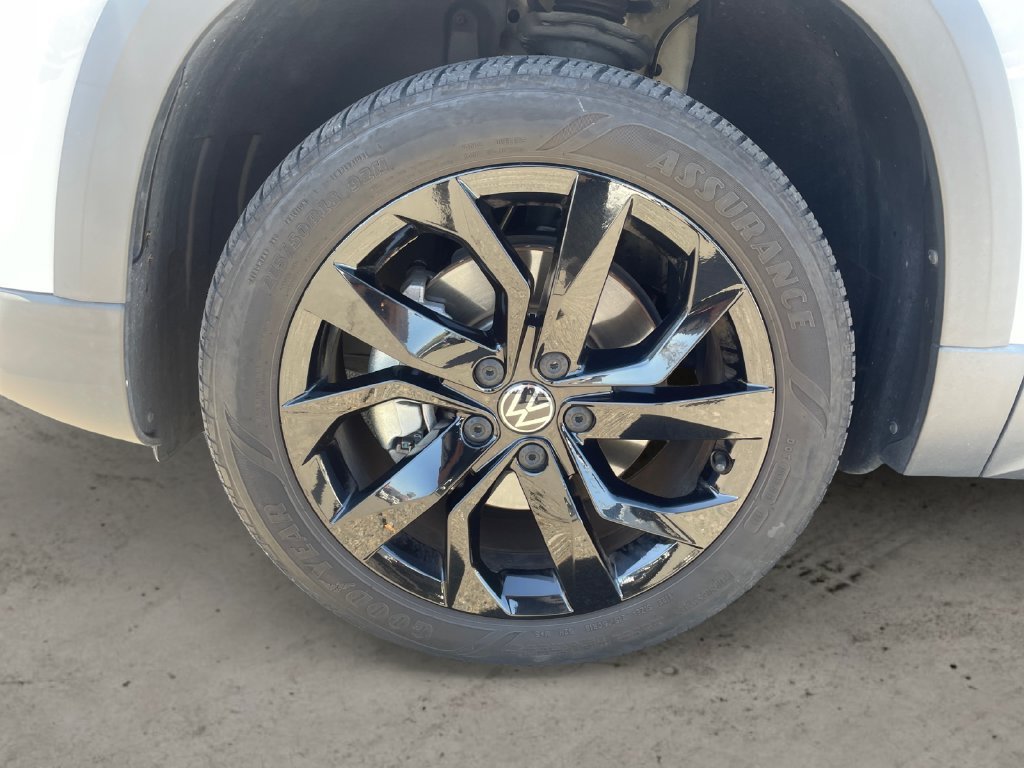 Certified 2023 Volkswagen Taos SE FWD image 14