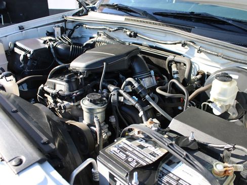 Used 2014 Toyota Tacoma PreRunner w/ SR5 Package RWD image 29