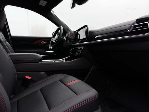 Certified 2024 Chevrolet Traverse RS w/ LPO, Floor Liner Package image 32