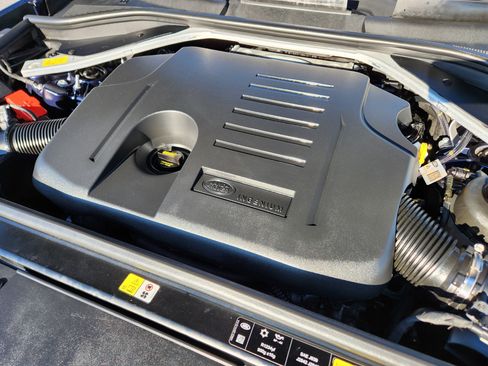 Used 2023 Land Rover Range Rover SE image 9