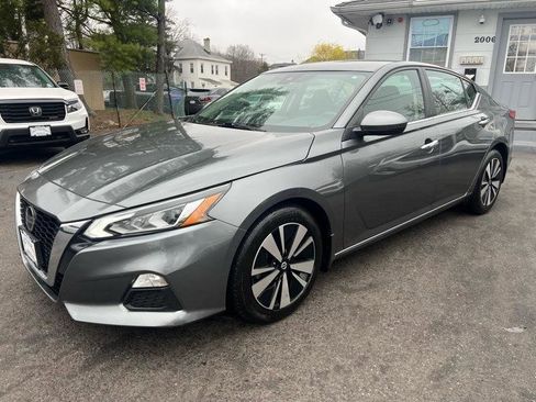 Used 2022 Nissan Altima 2.5 SV image 2